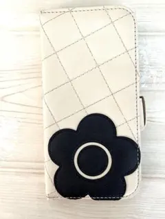 MARYQUANT スマホケース　手帳型　iPhone13 アイボリー