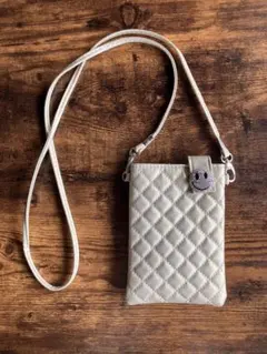 ゴールド スマイル キルティング スマホショルダーバッグ　金