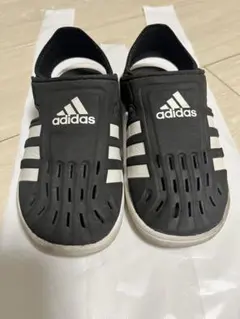 adidas メッシュサンダル 黒/白