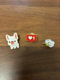 カラフルなピンバッチ3点セット