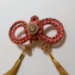 和装小物 帯留め 帯飾り 着物 成人式 浴衣 叶結び ピンク 金 クリップ式