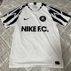Nike F.C. ストライプ柄シャツ