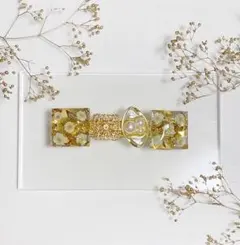 白いお花とゴールドパーツのバレッタ