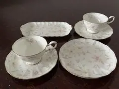 NARUMI ナルミ　ボーンチャイナ　花柄カップ・ソーサーセット