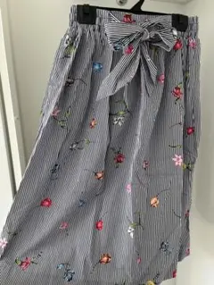 H&M 花柄ストライプスカート ③