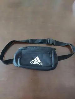 adidas ボディバッグ ブラック　ウエストバックのサムネイル