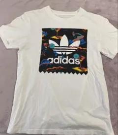 adidas グラフィックプリント Tシャツ