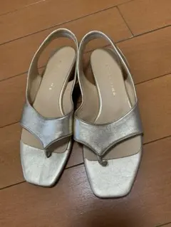 ANTEPRIMA サンダル ゴールド トング ストラップのサムネイル
