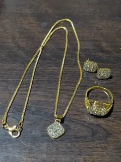 金色メッキ ジュエリーセット ネックレス・リング・ピアス