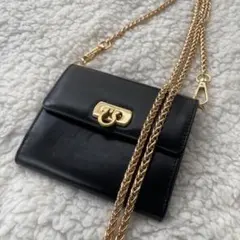 美品❣️即購入OK フェラガモ　ブラック　ウォレット　チェーン