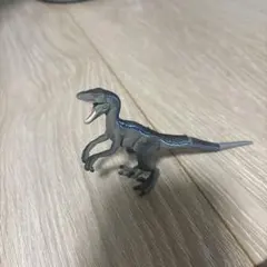ラプトルフィギュア　ブルー　ジュラシックワールド