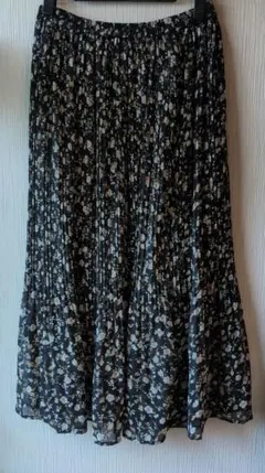【INGNI】イング　小花柄ブラック　シフォンプリーツロングスカート　Msize