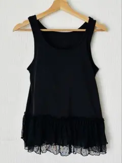☆美品☆ GU タンクトップ　ブラック　プリーツ　裾レース　カップ付き
