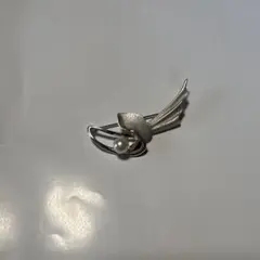 シルバー製　ブローチ