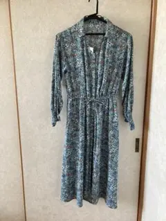 お値下げ　襟付き　Vネック　花柄ワンピース　レトロ　クラッシック