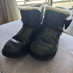 UGG ブラック ムートンブーツ リボン付き
