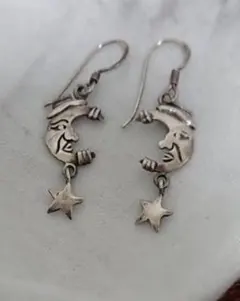 即日発送可能！シルバーのアンティークピアス★三日月に帽子のレアデザイン★