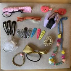 カラフルなヘアアクセサリー、ビーズのネックレスなどまとめ売り
