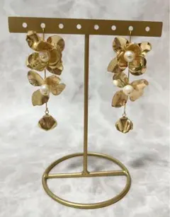 ブライダル　イヤリング　ピアス　大ぶり　ゴールド