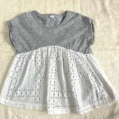 グレーとホワイトのTシャツのサムネイル