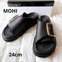 【美品】MOHI ワイドバックルサンダル レザー ブラック 24cm箱付のサムネイル