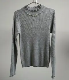 【パール・ビーズ付】リブ ハイネックセーター