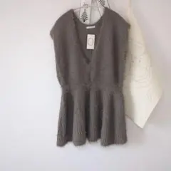 【新品、タグ付き】Techichi　ニットペプラムベスト