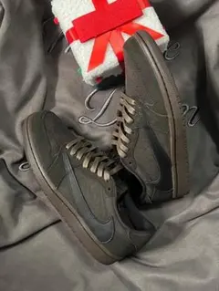 トラヴィススコット × ナイキ エアジョーダン1 ロー ベルベットブラウン