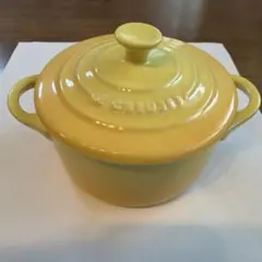 美品ル・クルーゼ　ストーンウェア　キャセロール　22㎝　ピスタチオグリーン 美品ル・クルーゼ ストーンウェア キャセロール 22㎝ ピスタチオ