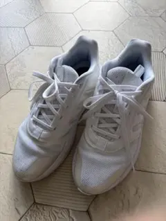 adidas スニーカー ホワイト　23.5cmのサムネイル