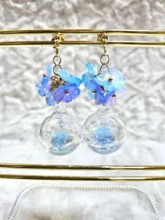 131)ガラス ドーム 水入り ピアス 紫陽花 青 ブルー 紫 金