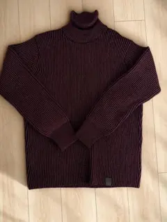 MAISON KITSUNE バーガンディ タートルネックセーターのサムネイル