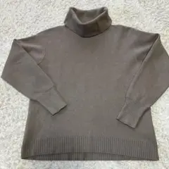 UNIQLOスフレヤーンハイネックセーター