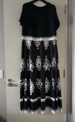 ☆ マキシ丈 黒と白の模様 半袖 ロングワンピース ☆