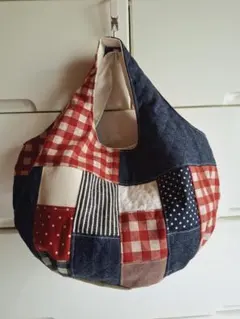 赤ネイビー系チェックパッチワーク　ころりん丸底グラニーバッグ　ハンドメイド