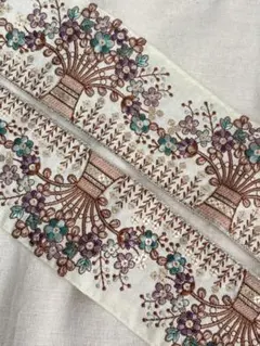 11）2m ホワイト系　布帛地　インド刺繍リボン