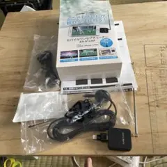 ライトニングケーブルで作動します。 箱などもあります。
