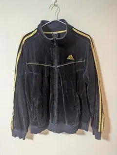 adidas ベルベット トラックジャケット ブラック/ゴールド