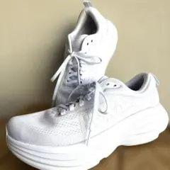 人気HOKA Bondi 8（ボンダイ 8） のオールホワイトカラー　スニーカーのサムネイル