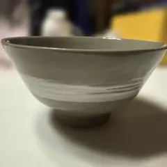 グレーの茶碗