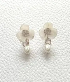【美品】花 イヤリング ホワイト 結婚 パール ゴールド