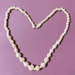 象牙風　薔薇彫りネックレス　昭和レトロ