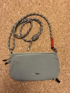 Topologie ボトルサコッシュ ストラップ付