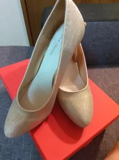 ゴールド グリッター パンプス ビジュー付き