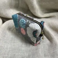 花と鳥グレーポーチ　北欧風　ファスナーポーチ　一個