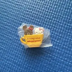 くまのがっこう ハローキティ めじるしアクセサリー