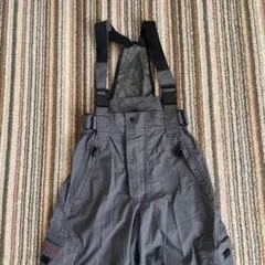 グレー サスペンダー付き スノーボードウェア