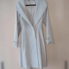 フード付きライトグレーコート