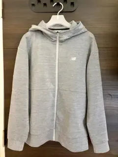 New Balance グレー フルジップパーカーのサムネイル