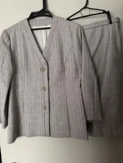 ベージュグレー ストライプ ジャケット スカート セットアップ　11号